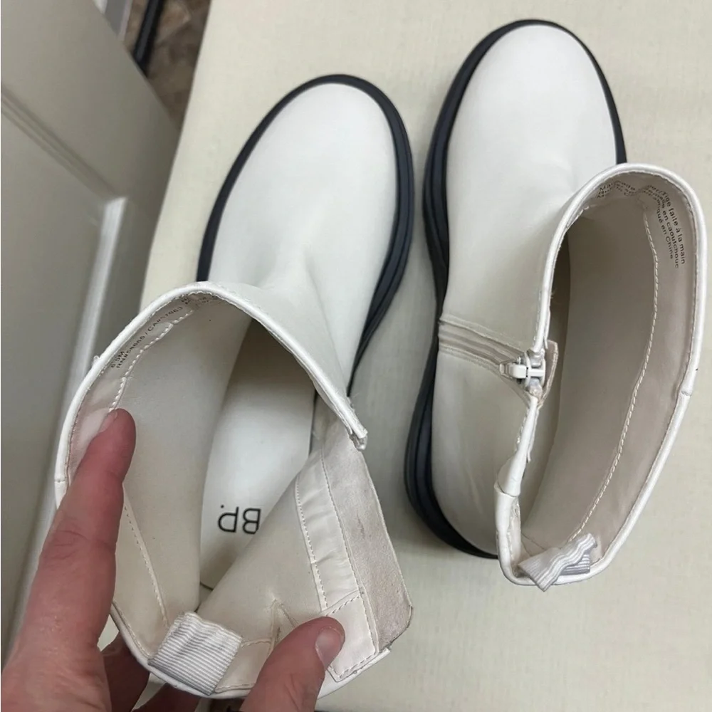 BP size 8.5 white/black Milo Platform Bootie